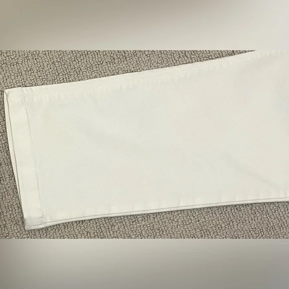 Croft & Barrow Women's White Straight Leg Pants - Picture 6 of 6